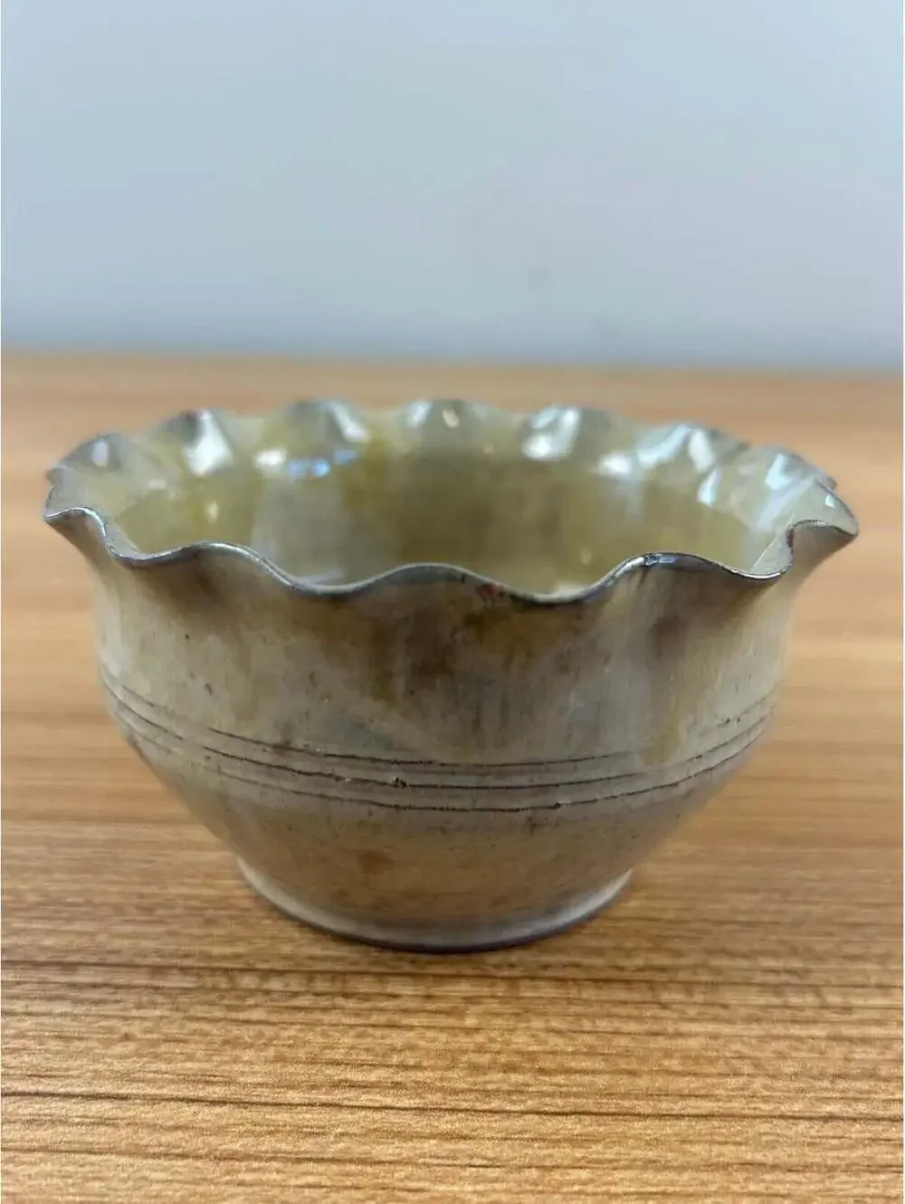 Old Sturbridge Village Pottery Mottle Glazed Ruffle Rim Bowl